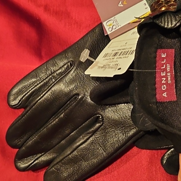 Neiman Marcus NWT Black Leather Gloves with Floral Accents - Picture 7 of 7